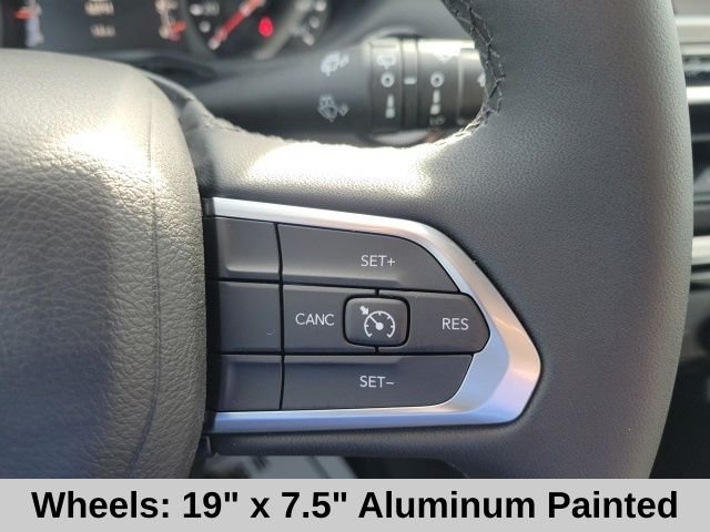 New 2026 Bright White Clearcoat Jeep Latitude image 10