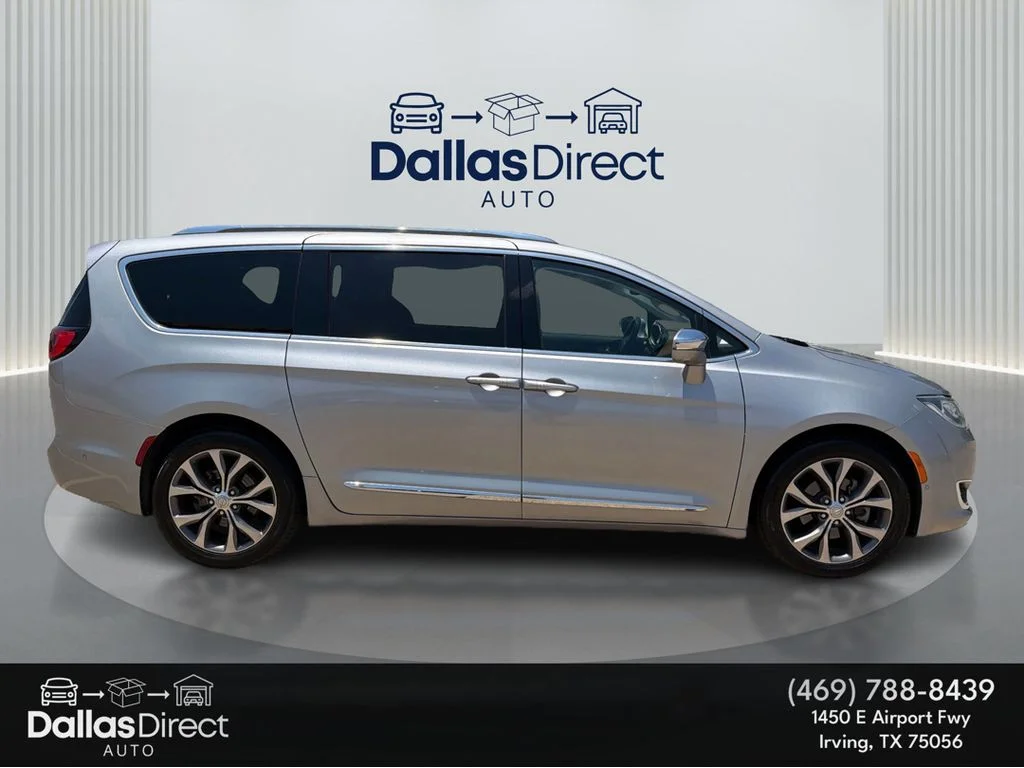 Used 2017 Billet Silver Metallic Clearcoat Chrysler Limited image 5