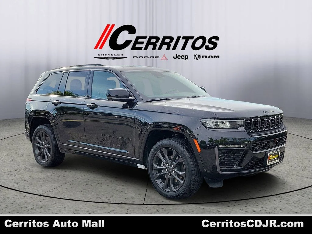 New 2026 Diamond Black Crystal Pearl-Coat Exterior Paint Jeep Limited Reserve image 1