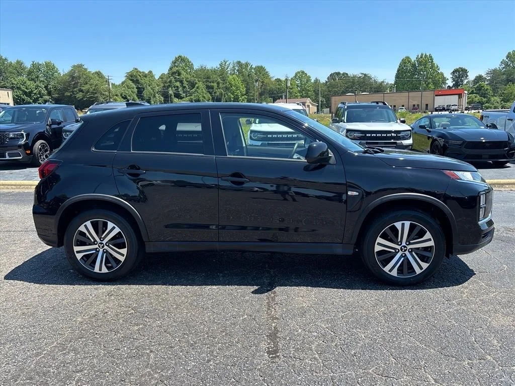 Used 2023 Black Mitsubishi 2.0 ES image 9