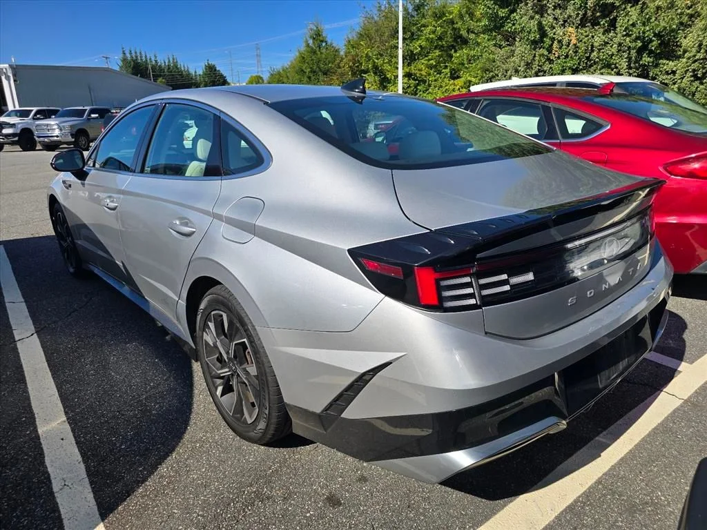 Used 2024 Silver Hyundai SEL image 11