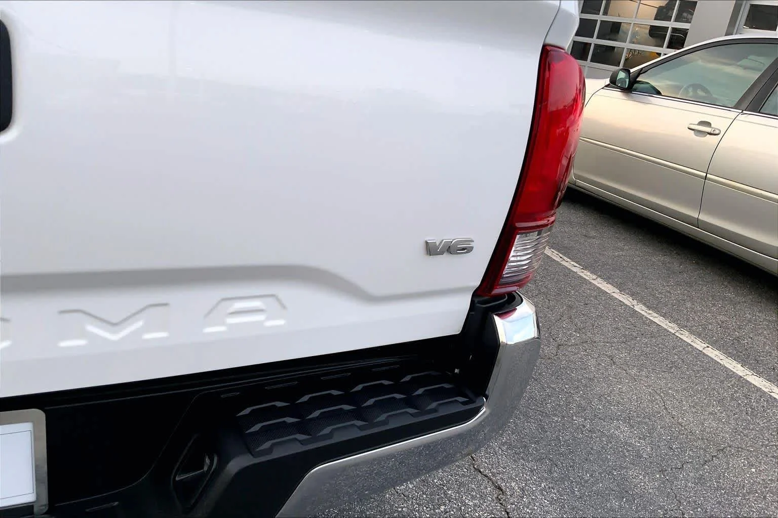 Used 2023 Ice Cap Toyota SR5 image 10