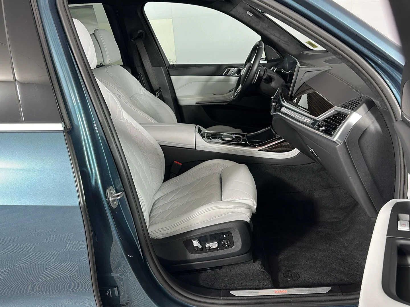 Used 2024 Blue Ridge Mountain Metallic BMW xDrive40i image 35
