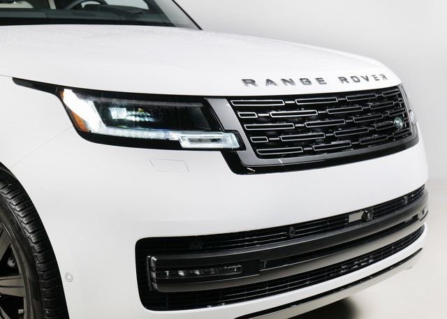 New 2026 Fuji White Land Rover SE image 28