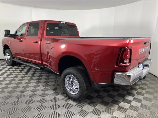 New 2026 Molten Red Pearl-Coat Exterior Paint RAM TRADESMAN image 5