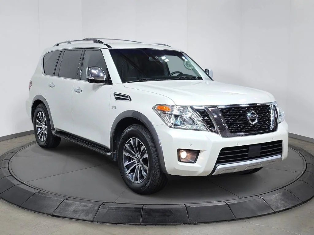 Used 2017 White Nissan SL image 9