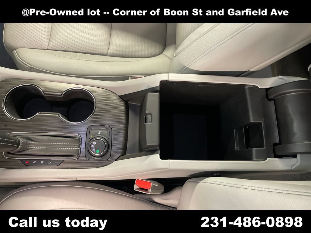 Used 2019 SUMMIT WHITE GMC SLT image 25