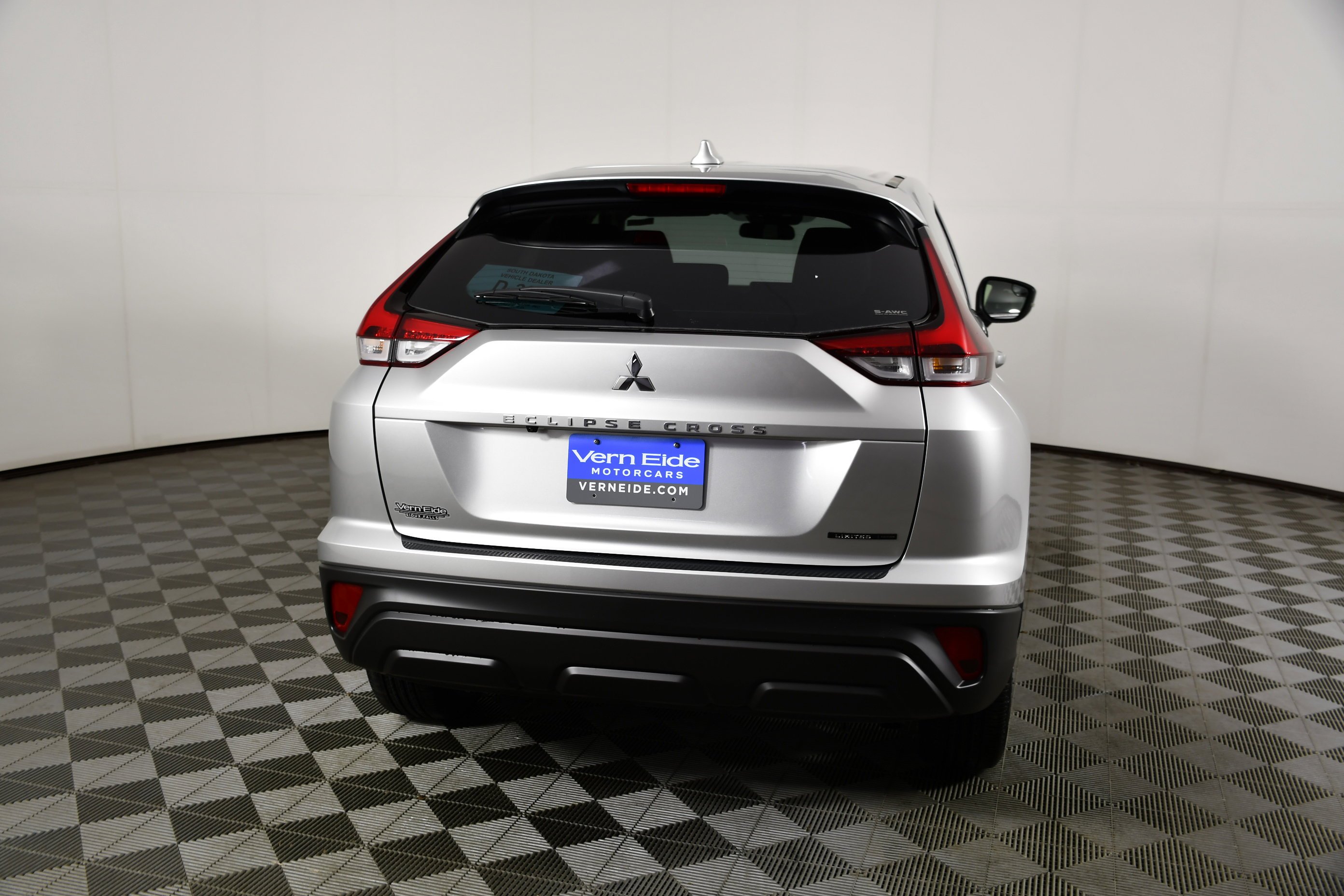 New 2026 Alloy Silver Metallic Mitsubishi LE image 7