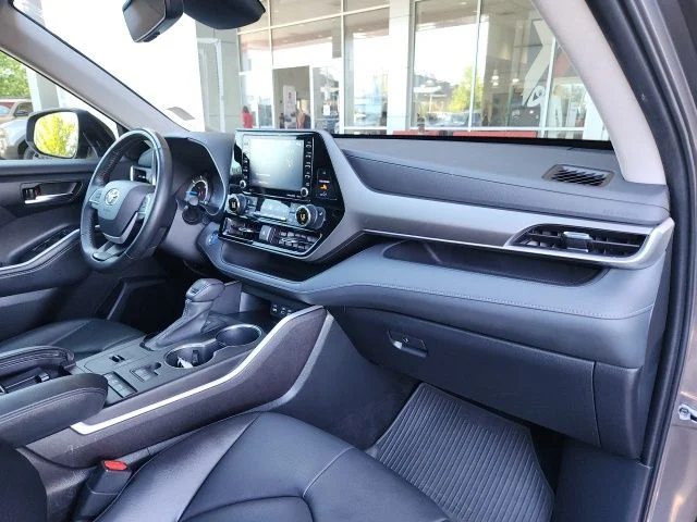 Used 2022 Gray Toyota XLE image 25