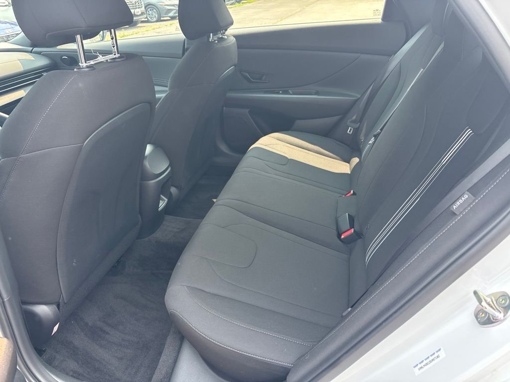 Used 2025 White Hyundai SEL Sport image 15