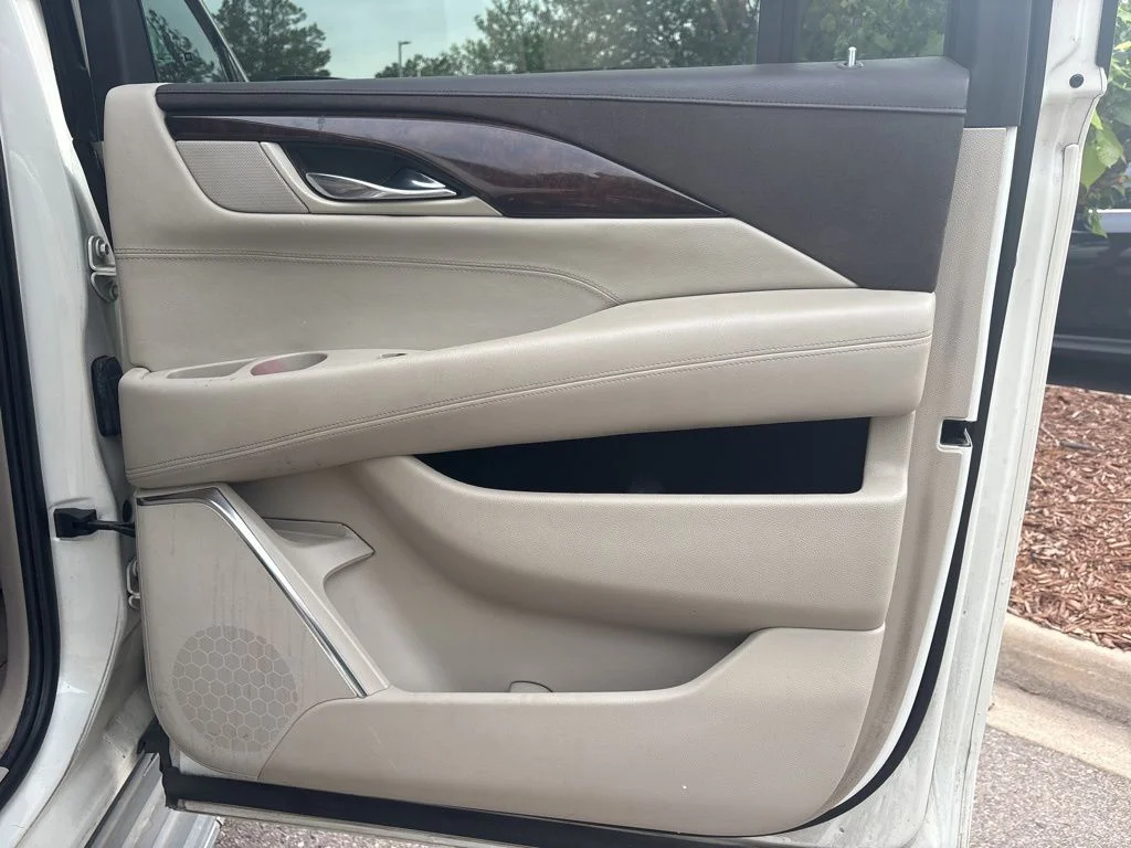Used 2015 White Cadillac Luxury image 22