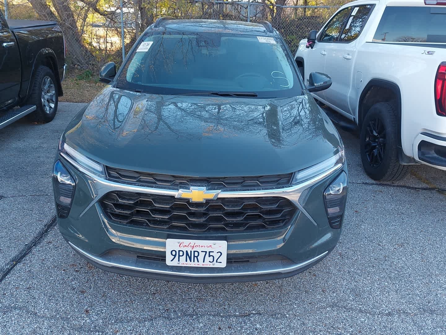 2025 Chevrolet Trax LT photo 2