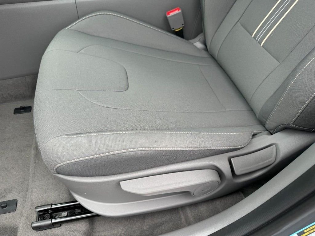 2025 Hyundai Elantra Blue - Photo 13