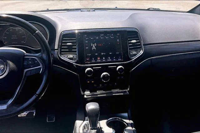 Used 2019 Diamond Black Jeep Limited image 6