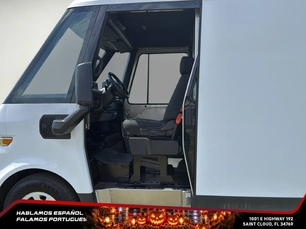 Used 2024 Oyster White BrightDrop EJY image 16
