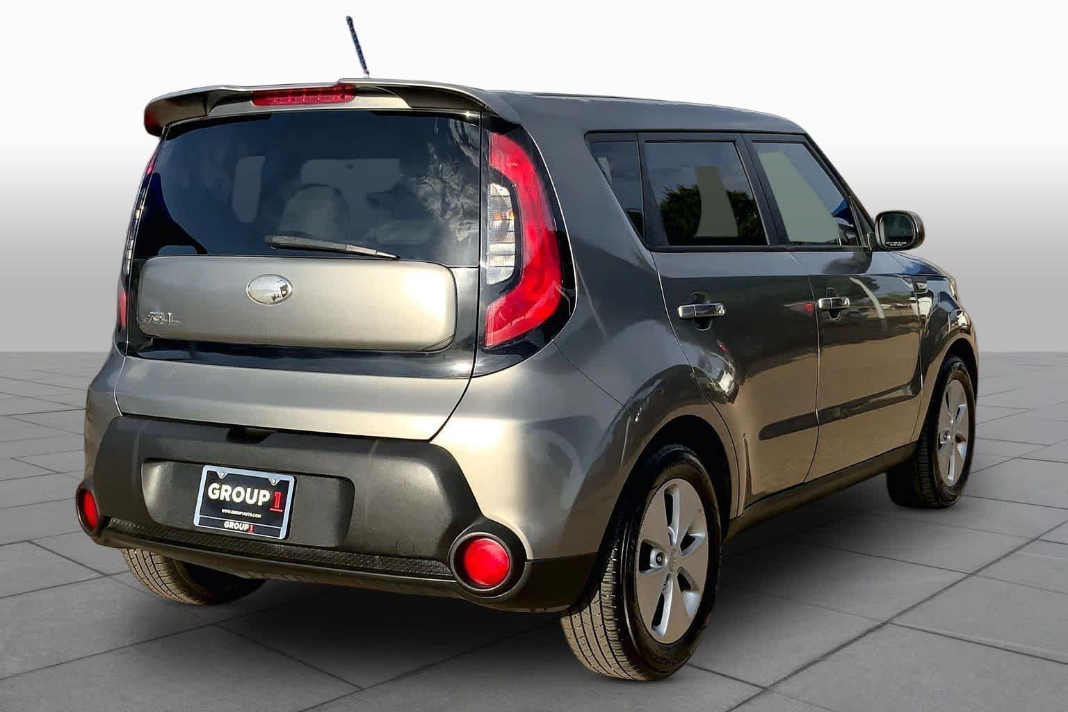 Used 2014 Titanium Gray Kia Base image 13