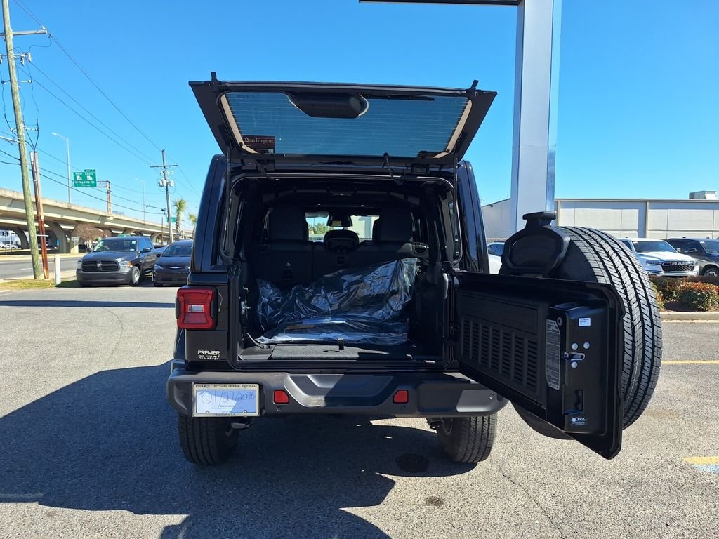 New 2026 Black Clear-Coat Exterior Paint Jeep Sahara image 26