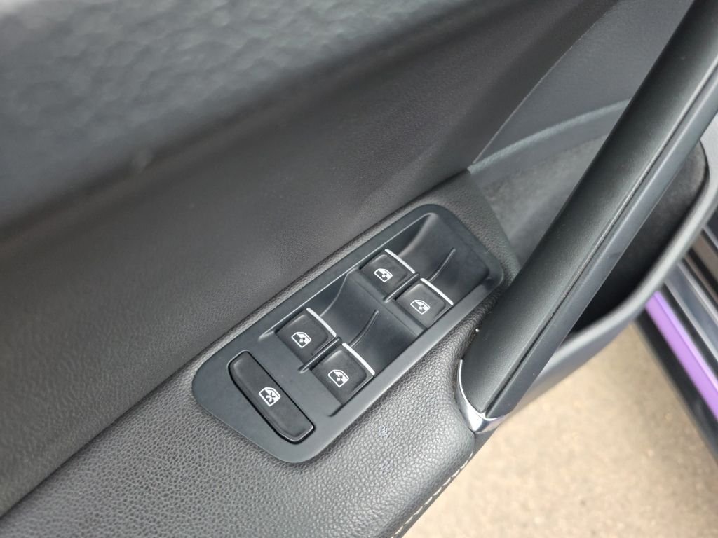 Used 2018  Volkswagen DCC & Navigation 4Motion image 10