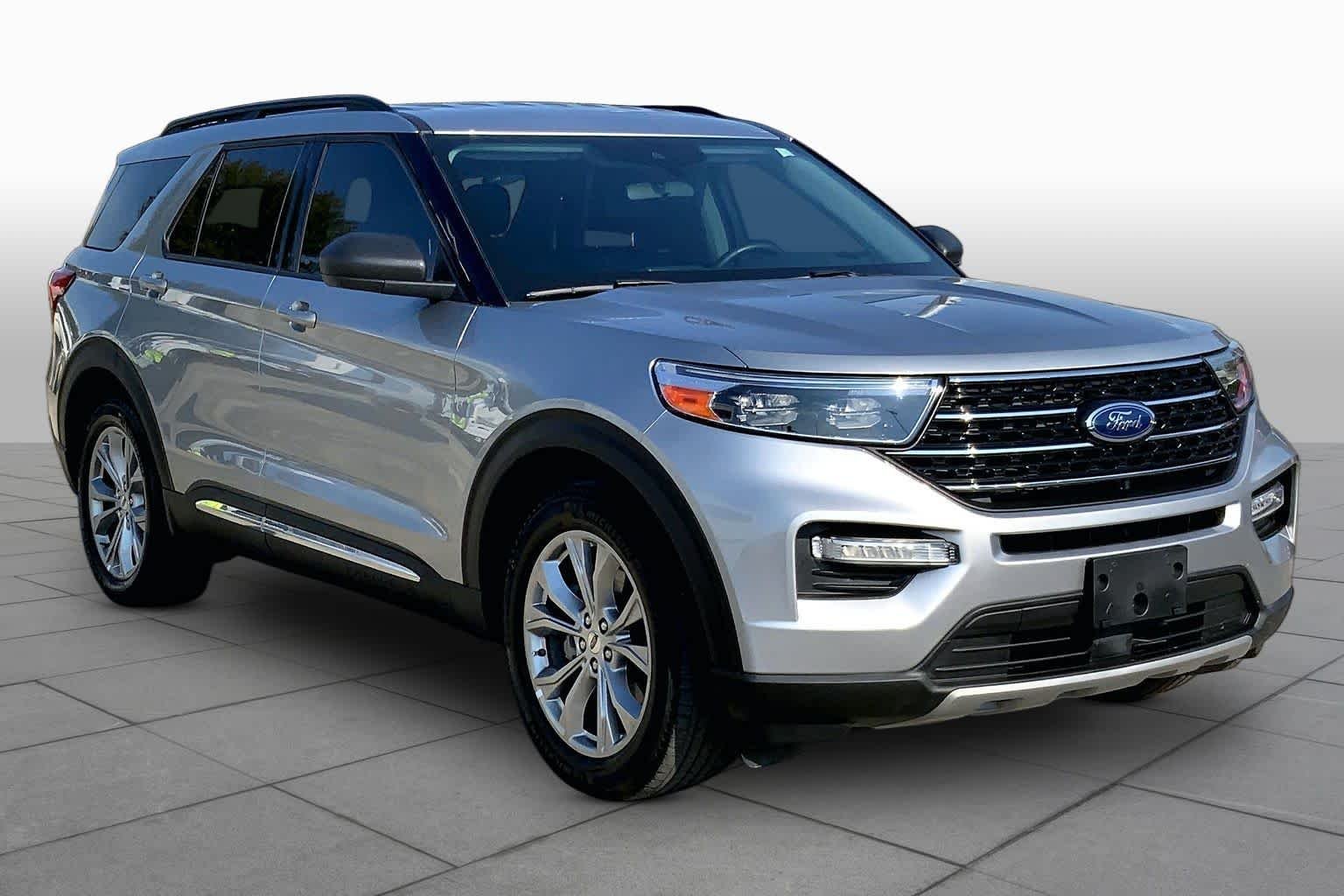 Used 2023 Iconic Silver Metallic Ford XLT image 3