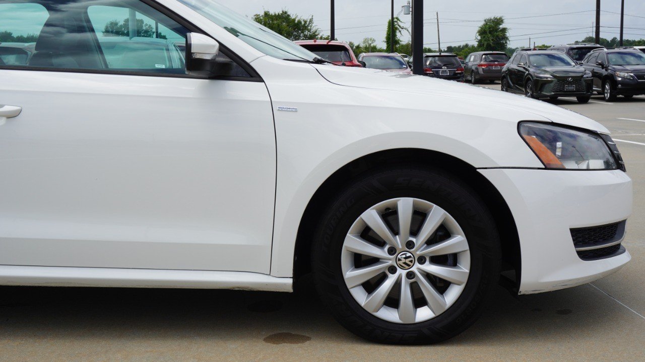 Used 2014 White Volkswagen S image 9