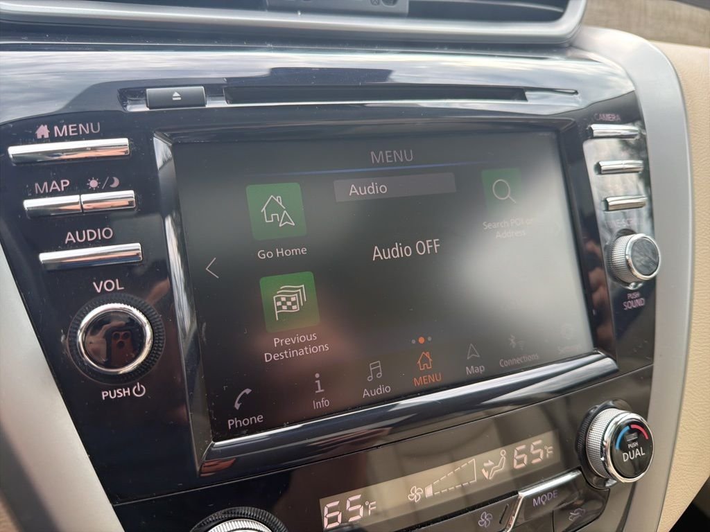 Used 2019 White Nissan SL image 31