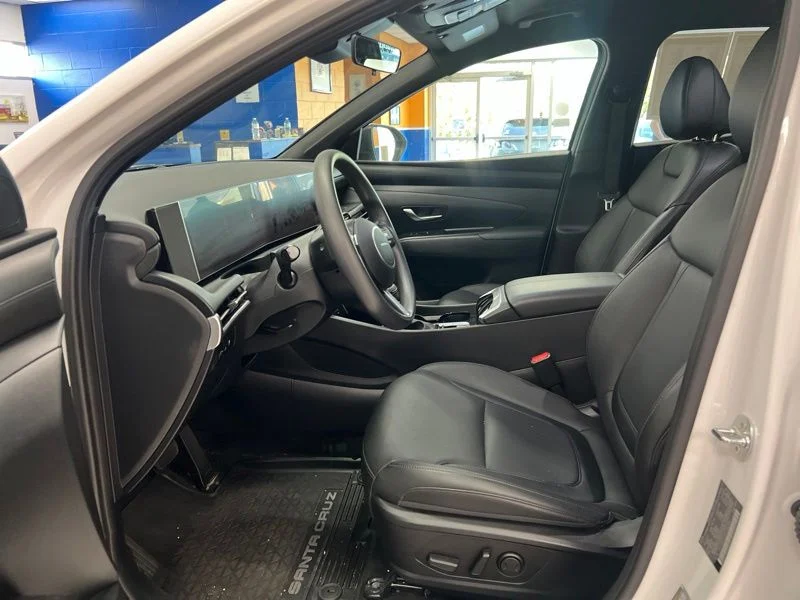 Used 2025 White Hyundai SEL image 16