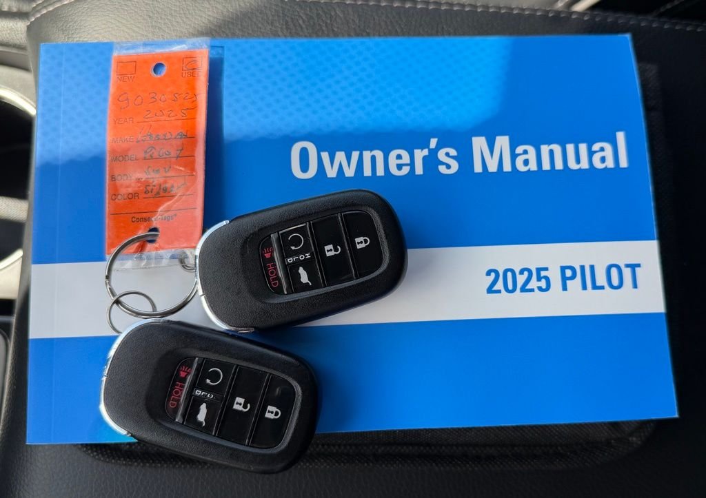 2025 Honda Pilot Elite - Photo 31