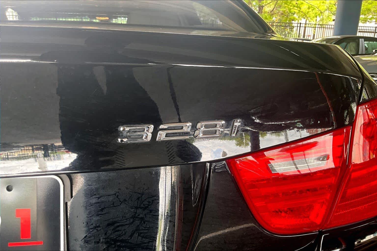 Used 2011 Jet Black BMW 328i image 9
