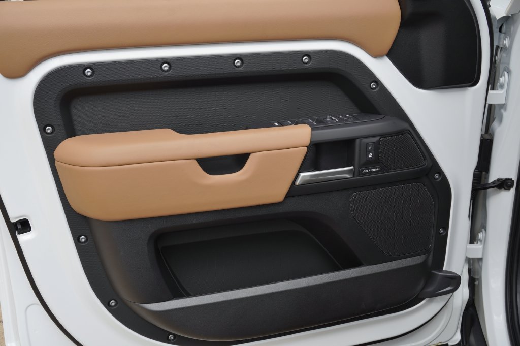 New 2026 Fuji White Land Rover S image 10
