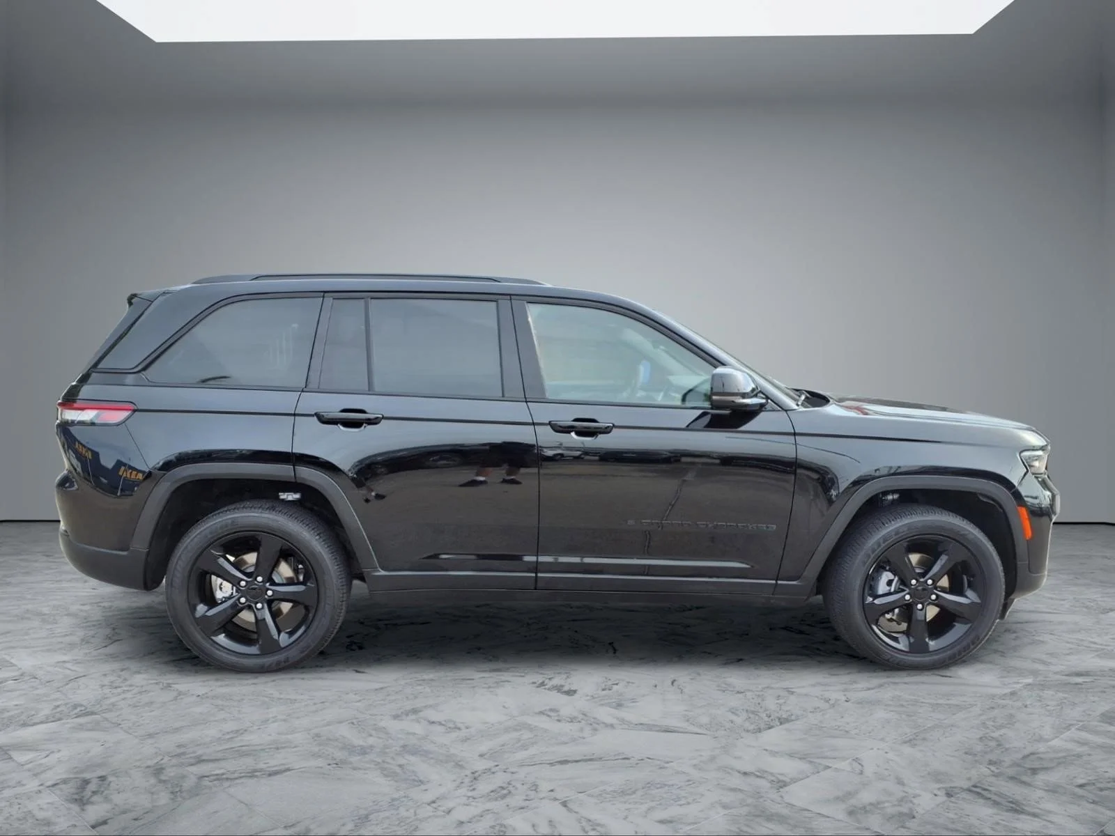 Used 2023 Diamond Black Crystal Pearlcoat Jeep Altitude image 8