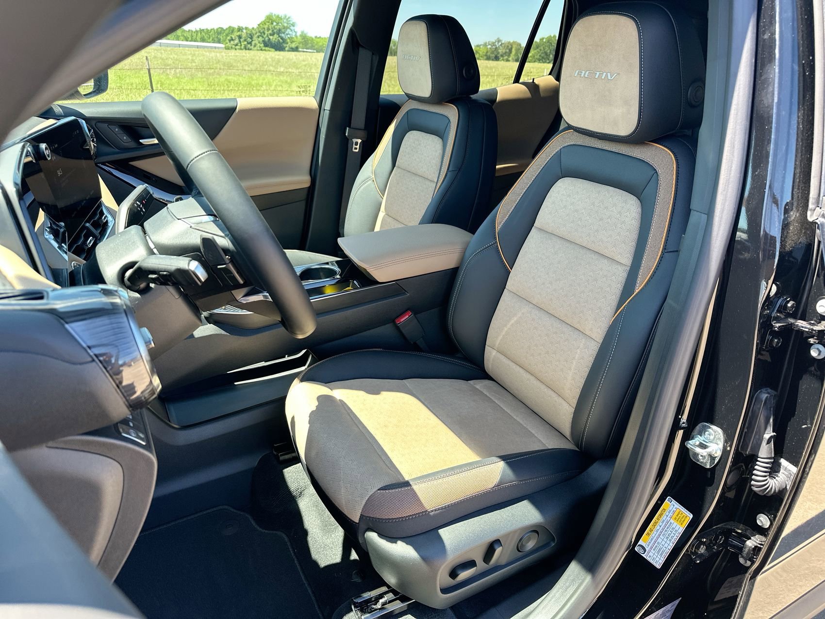 New 2026 Mosaic Black Metallic Chevrolet AWD ACTIV image 11