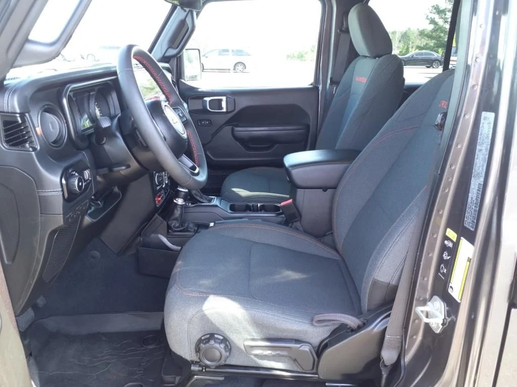Used 2024 Granite Crystal Clearcoat Metallic Jeep Rubicon image 22