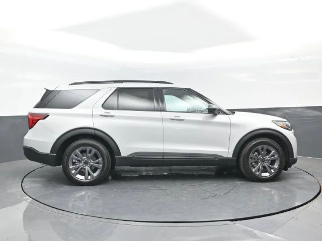 New 2027 Avalanche Gray Ford Active image 3