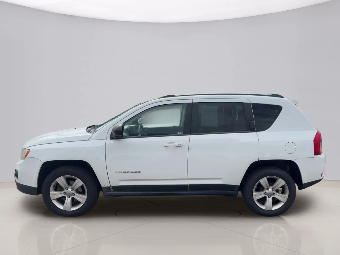Used 2012 White Jeep LATITUDE image 2