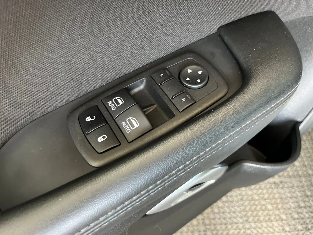 Used 2023 White Dodge SXT image 4