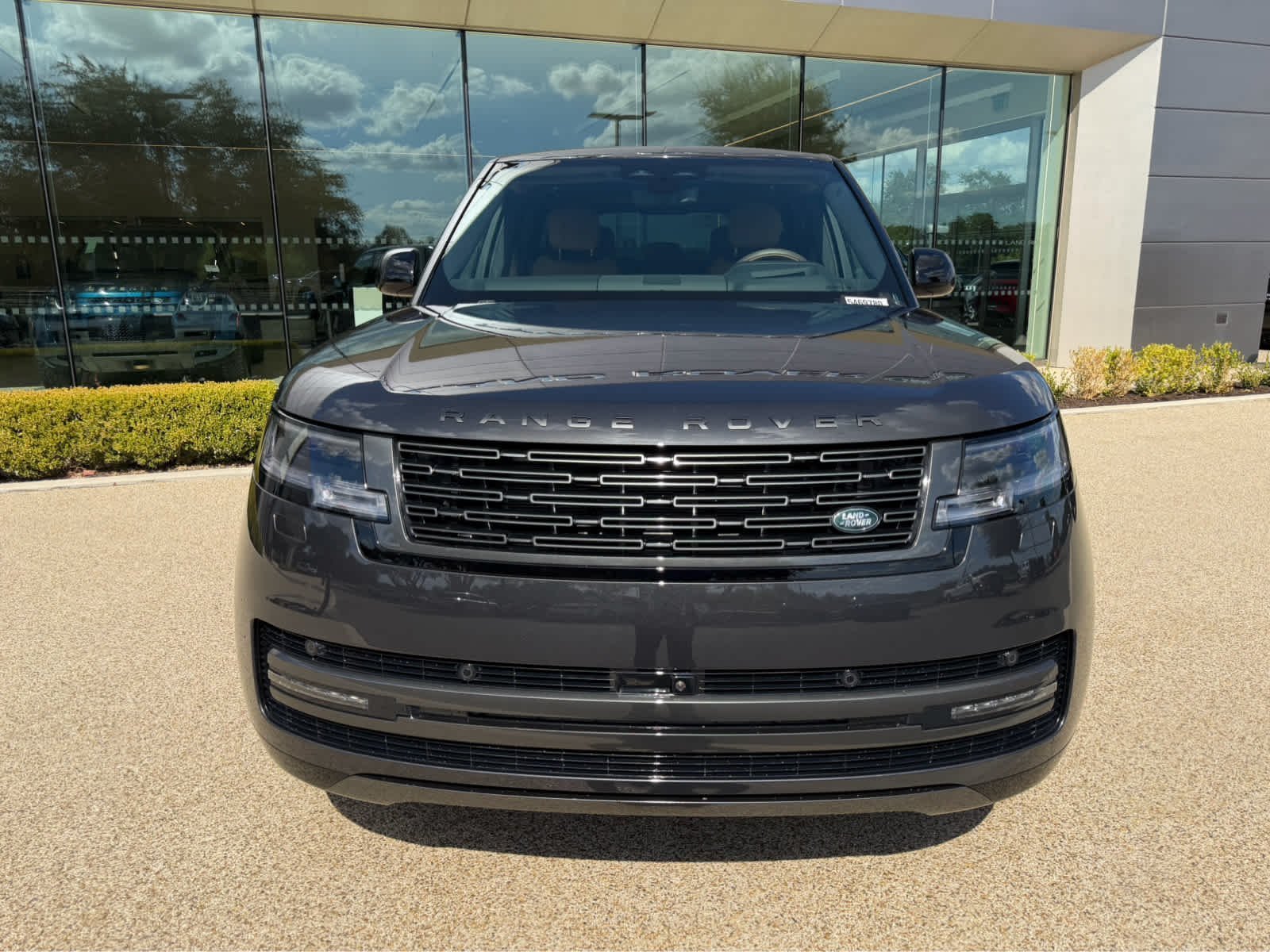 New 2027 Carpathian Grey LAND ROVER SE image 2