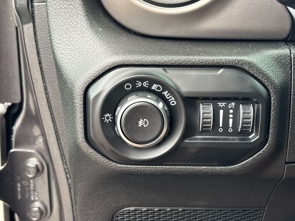 Used 2020 Gray Jeep Sport S image 16