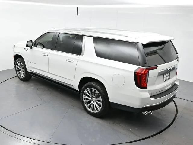 Used 2021 WHITE FROST TRICOAT GMC Denali image 38