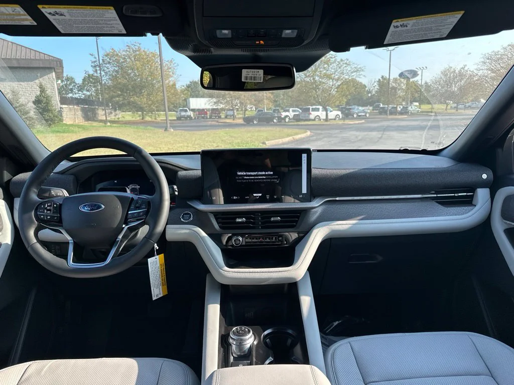 New 2027 Star White Metallic Tri-Coat Ford Platinum™ image 4