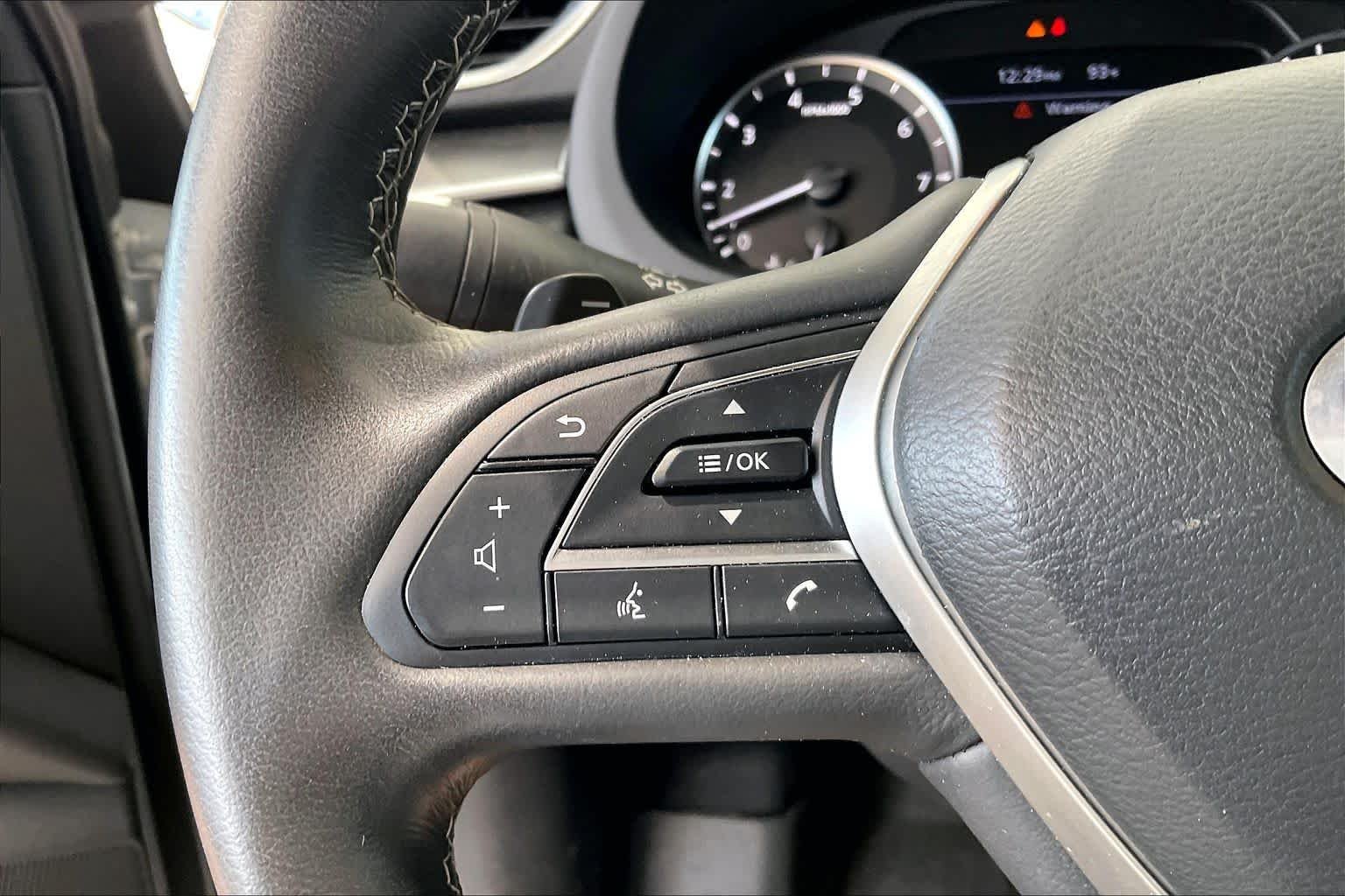 Used 2024 Radiant White INFINITI LUXE image 24