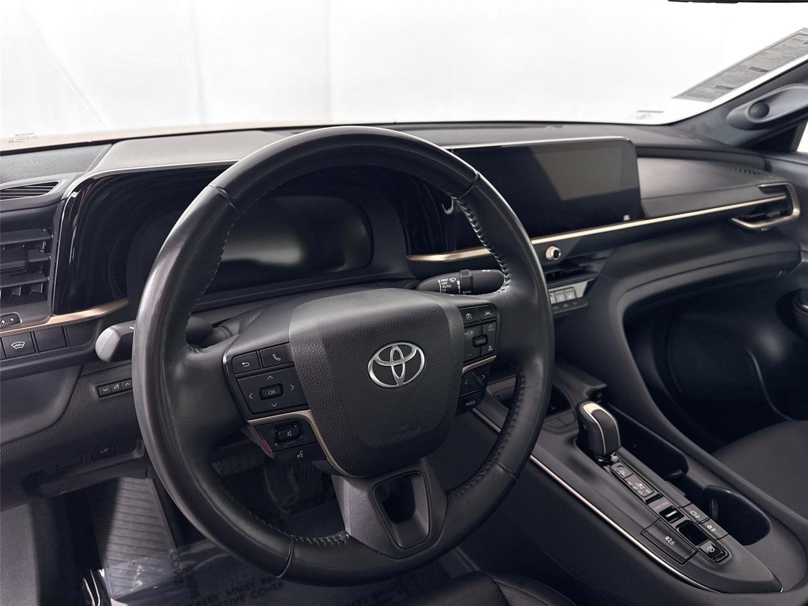2023 Toyota Crown Limited - Photo 4
