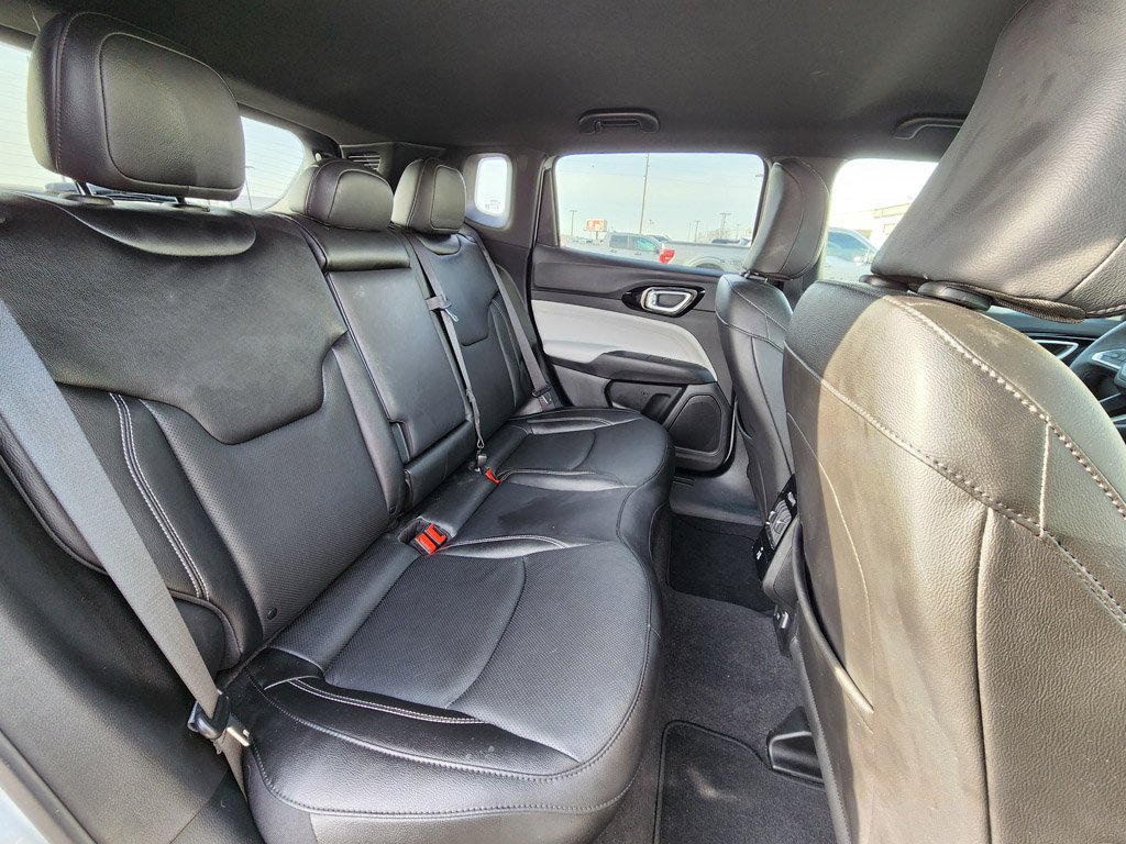 Used 2025 Silver Zynith Metallic Clearcoat Jeep Limited image 20