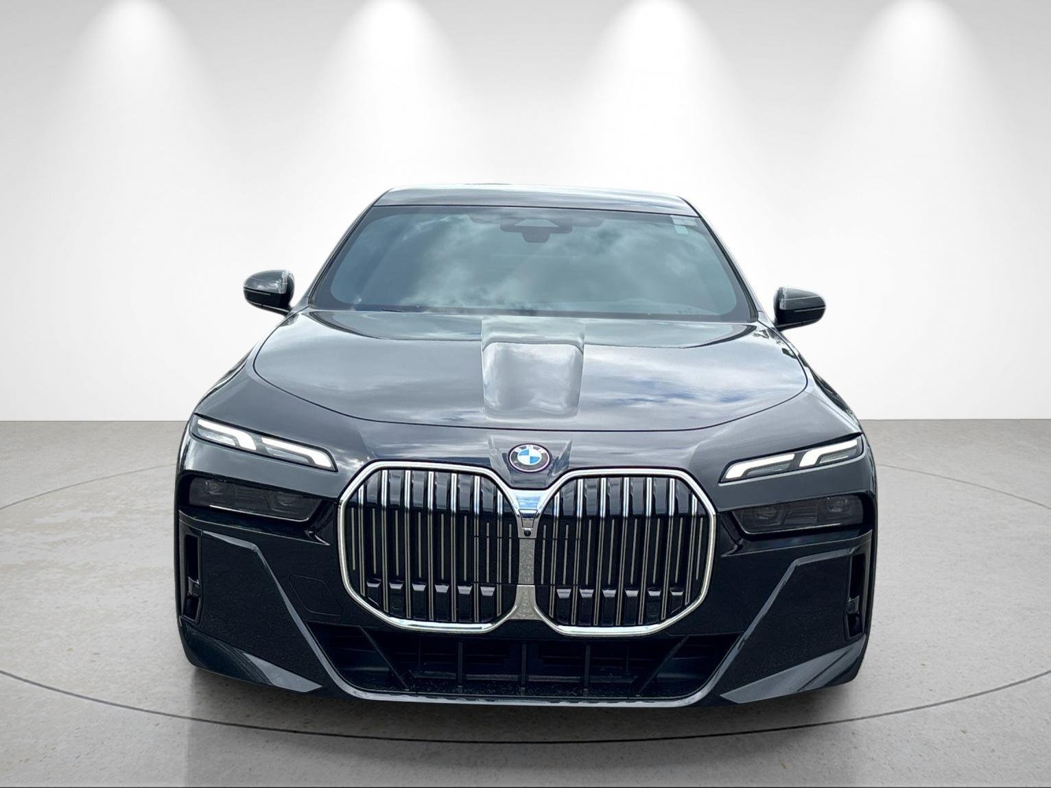 Used 2024 Black Sapphire Metallic BMW 740i image 8