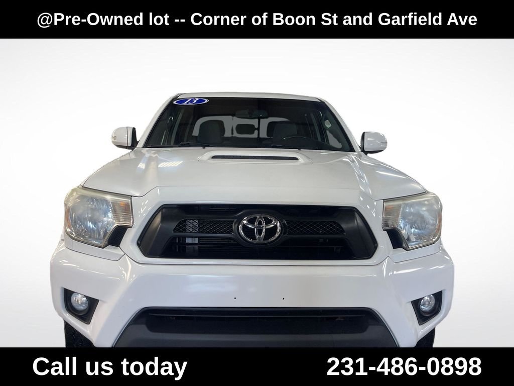 Used 2013 White Toyota Base image 8