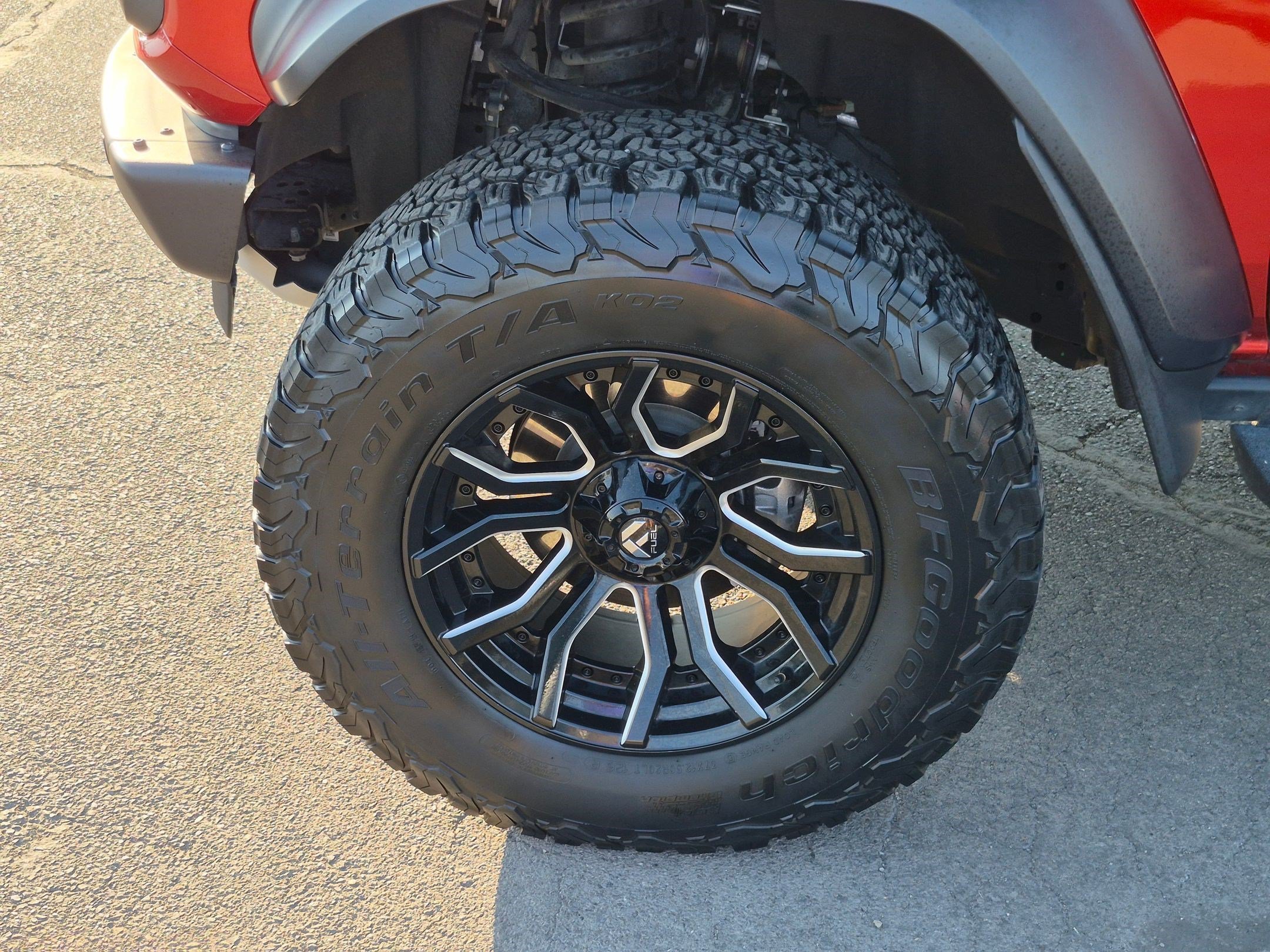 Used 2023 Hot Pepper Red Metallic Tinted Clearcoat Ford Raptor image 11