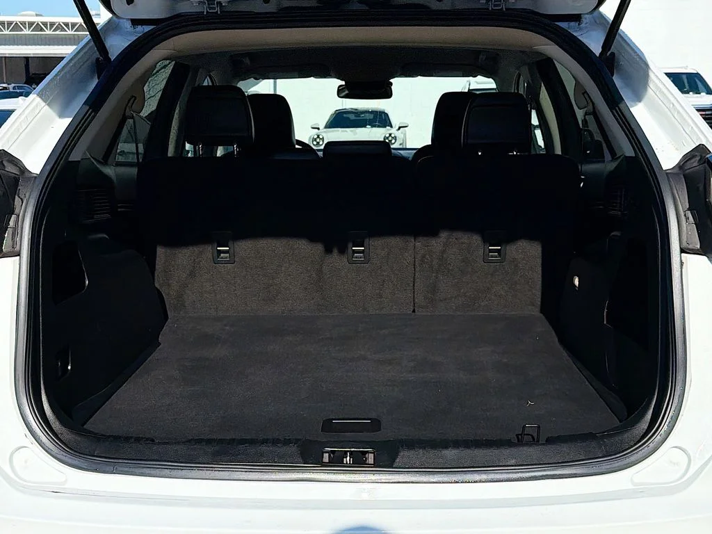 Used 2022 White Ford SEL image 11