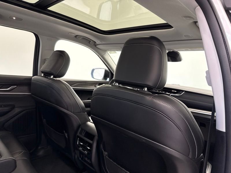 Used 2023 White Jeep Limited image 13
