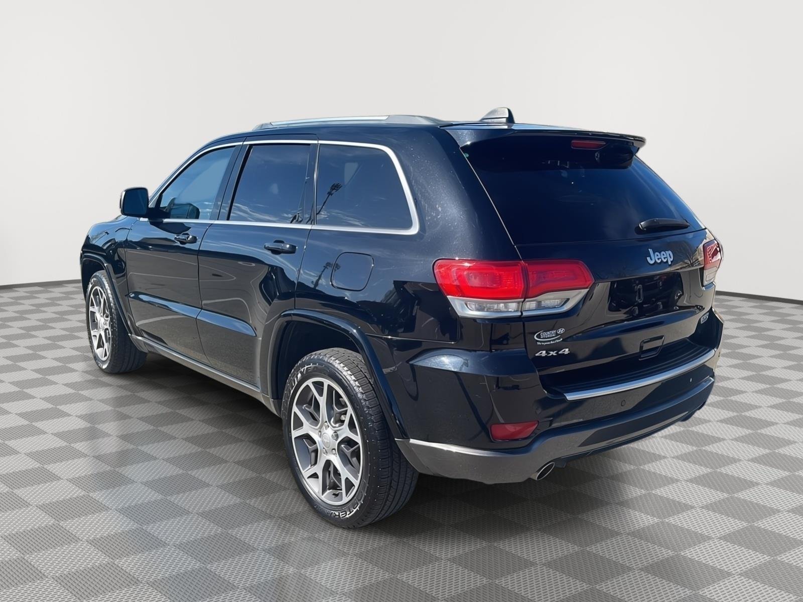 Used 2018 Diamond Black Crystal Pearlcoat Jeep Sterling Edition image 7