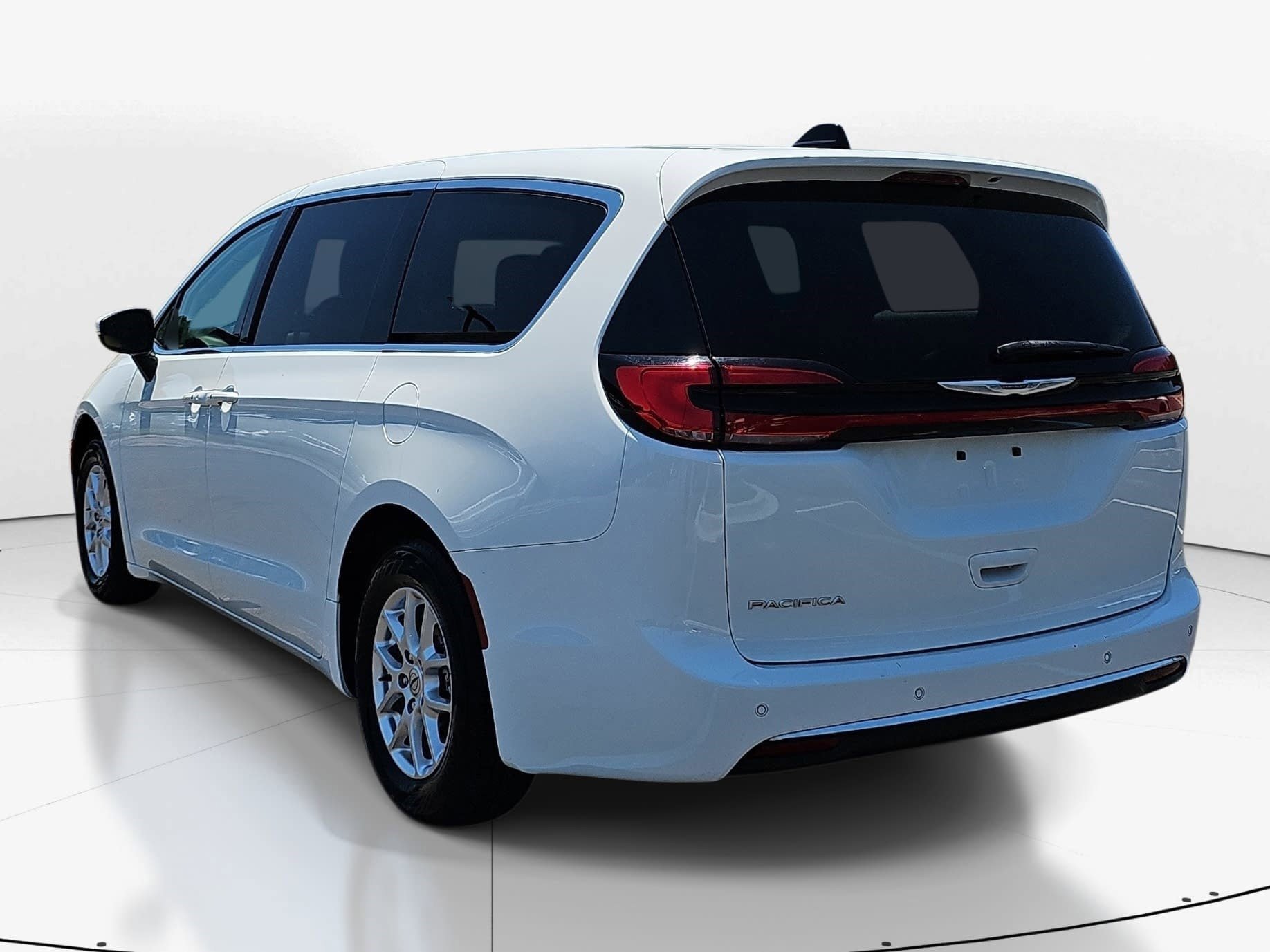Used 2023 Bright White Clearcoat Chrysler Touring L image 5