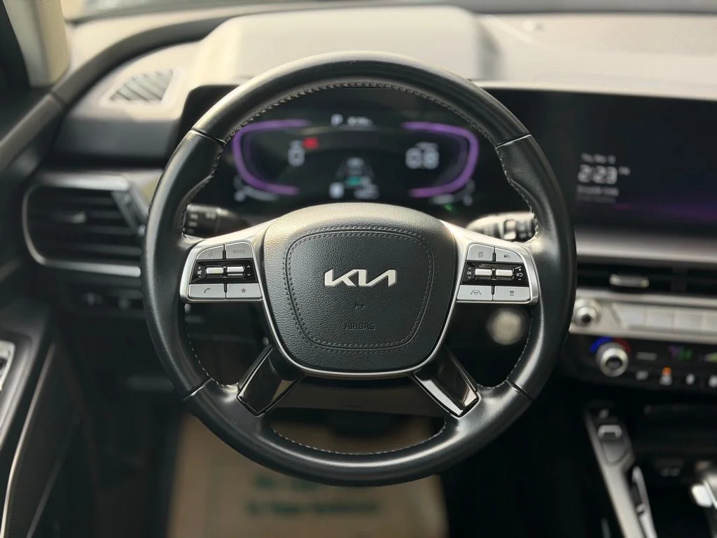 Used 2025 Black Kia S image 16